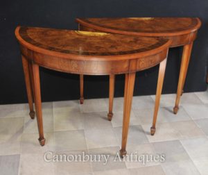 Par Walnut Demi Lune Mesas de consola Hepplewhite Regency