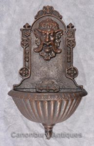 Fuente de pared barroca de hierro fundido italiano Fuente Male Grotesque