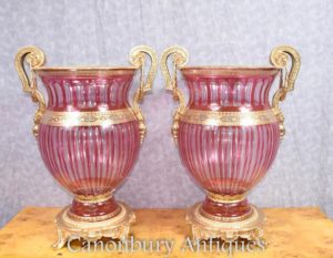Par Louis XVI vasos de vidrio tallado vasos Ormolu accesorios