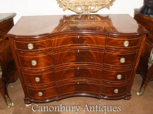 Regencia Caoba arco frontal de los cajones de la cómoda del pecho