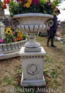 Gran urna de jardín de Chesterblade en Plinth Classic Campana