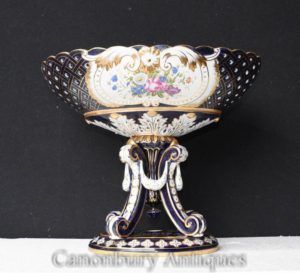 Urna de porcelana de Sevres sola en el soporte Floral sopera