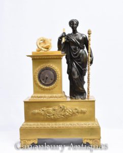 Reloj antiguo de bronce dorado del Imperio francés antiguo