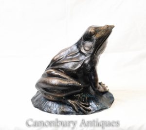 Sapo de estatua de rana de hierro fundido