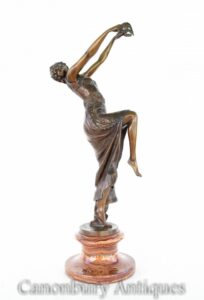 Bailarina de máscara art déco de Descomps Muse Chorus Figurine