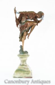 Estatua Charmer Snaker Art Déco de bronce de Colinet
