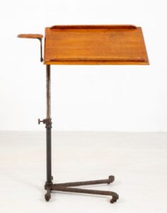 Mesa de escritorio de roble ajustable con soporte de lectura victoriano