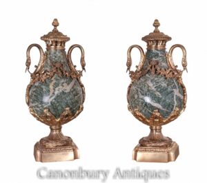 Urnas antiguas Empire Cassoulets - Pareja de jarrones cisne de mármol 1880