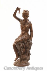 Estatua de doncella romana de bronce italiano - Figura femenina