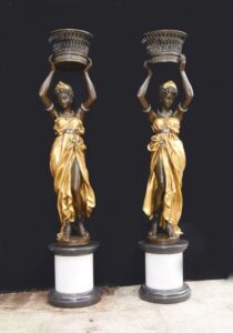 Par de maceteros XL de bronce italiano Torchiere femenino